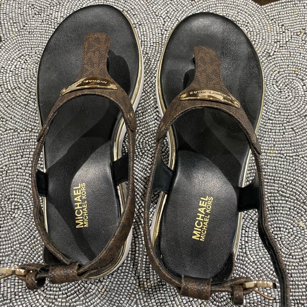 Super cute summer sandals!